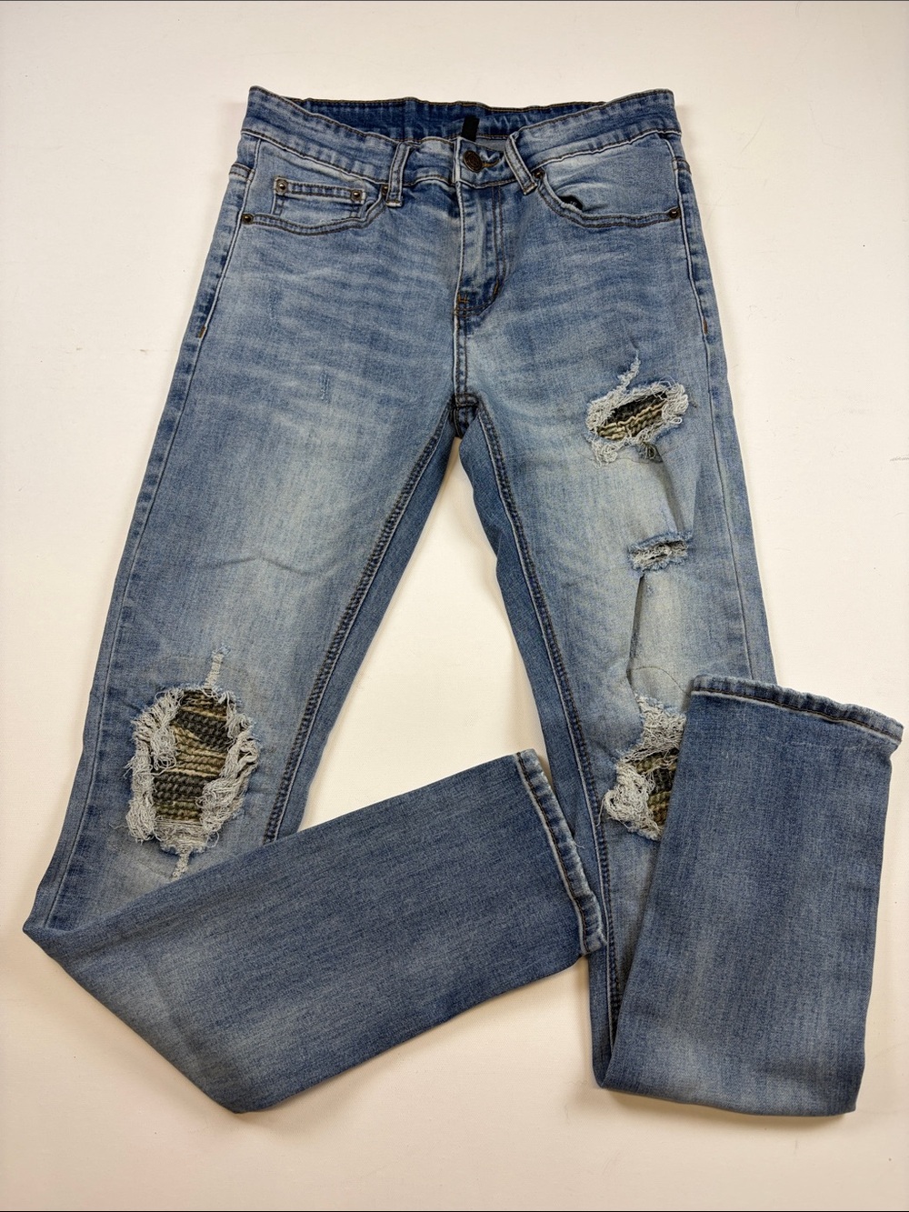YOUNG & RECKLESS Y& R DISTRESSED SKINMY JEANS LIGHT WASH STREETWEAR SIZE 28